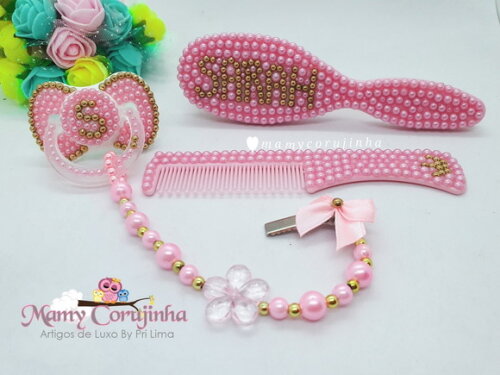 Kit Pente + escova + chupeta + prendedor fixo Sarah