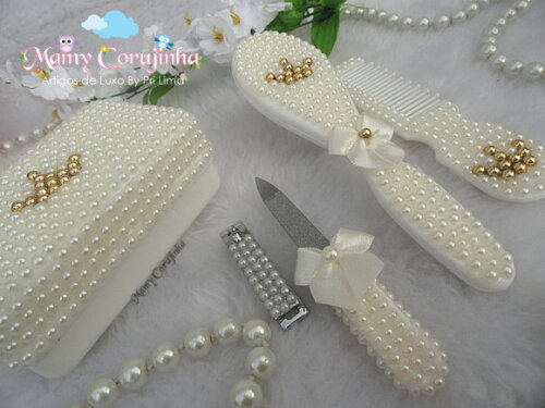 Kit Saboneteira + Kit manicure + pente e escova macia