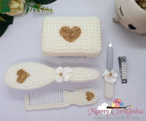 Kit Saboneteira+ Kit manicure + pente e escova macia coração