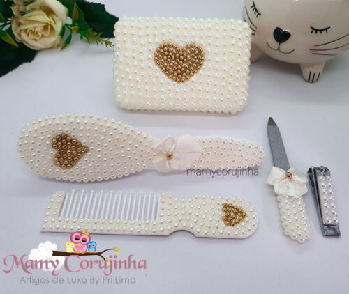Kit Saboneteira+ Kit manicure + pente e escova macia coração