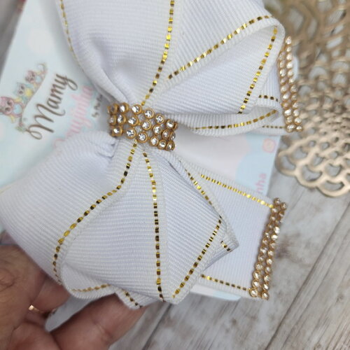 Laço Branco com Detalhes Dourado