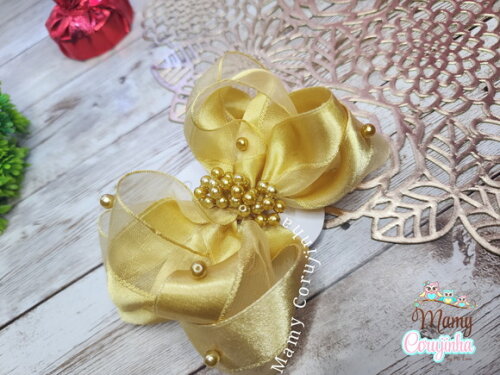 Laço Organza Luxo Dourado com Chuva de Perolas