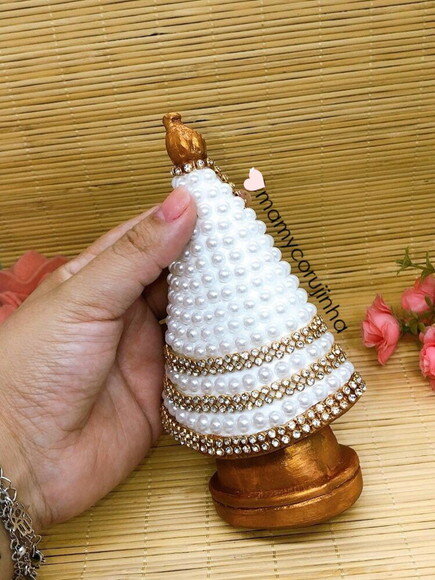 Nossa Senhora 16cm pedrarias branca com dourado