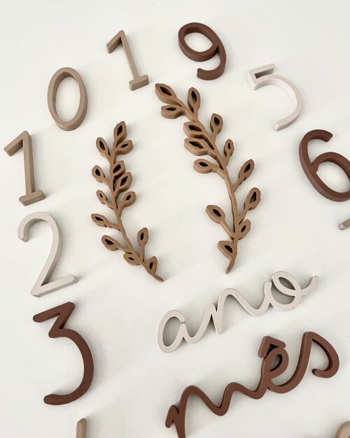 Kit Mesversário Ramos Minimalista em Madeira MDF – Design By L