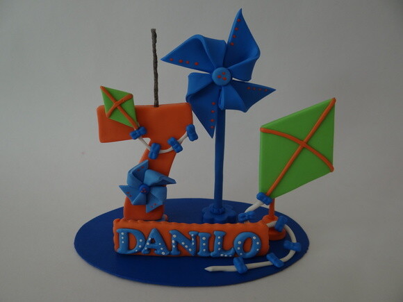 Mini topo de bolo Cataventos e Pipas