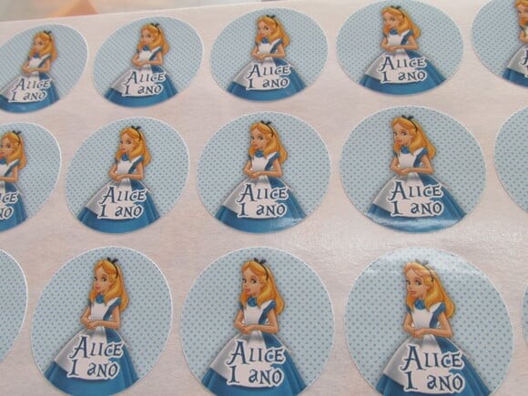Adesivo Alice no país das maravilhas 4cm - 60 Unidades