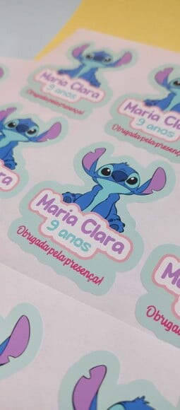 Adesivo Lilo e Stitch 8x6,5cm - 30 Unidades
