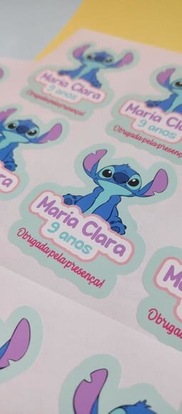 Adesivo Lilo e Stitch 8x6,5cm - 30 Unidades