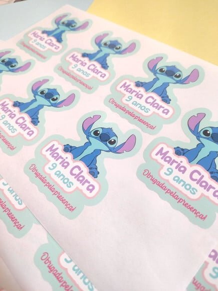 Adesivo Lilo e Stitch 8x6,5cm - 30 Unidades