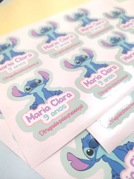 Adesivo Lilo e Stitch 8x6,5cm - 30 Unidades