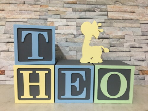 Cubos de MDF Nome do Bebê  10x10cm com GIRAFINHA