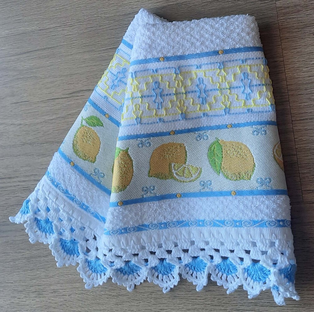 Pano de Prato/Copa Atoalhado Bordado com Barrado em Crochê