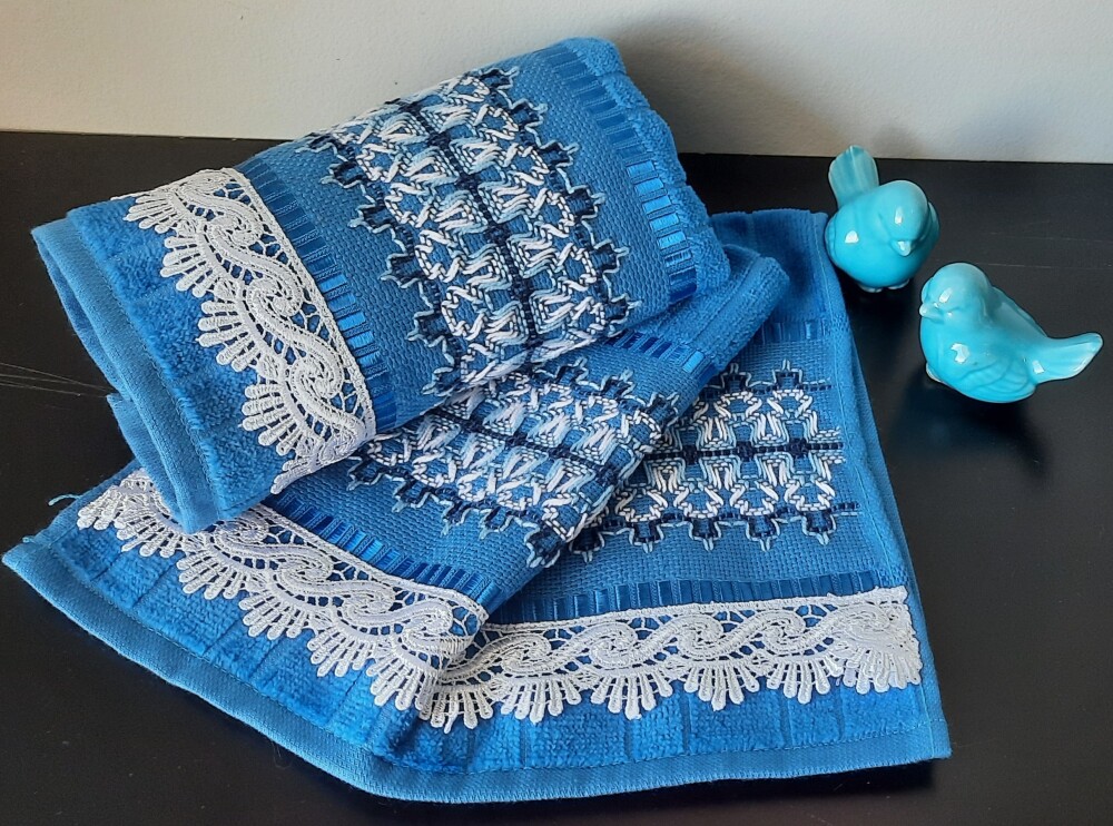 Jogo Toalhas Lavabo Bordado em Vagonite com Renda Guipir