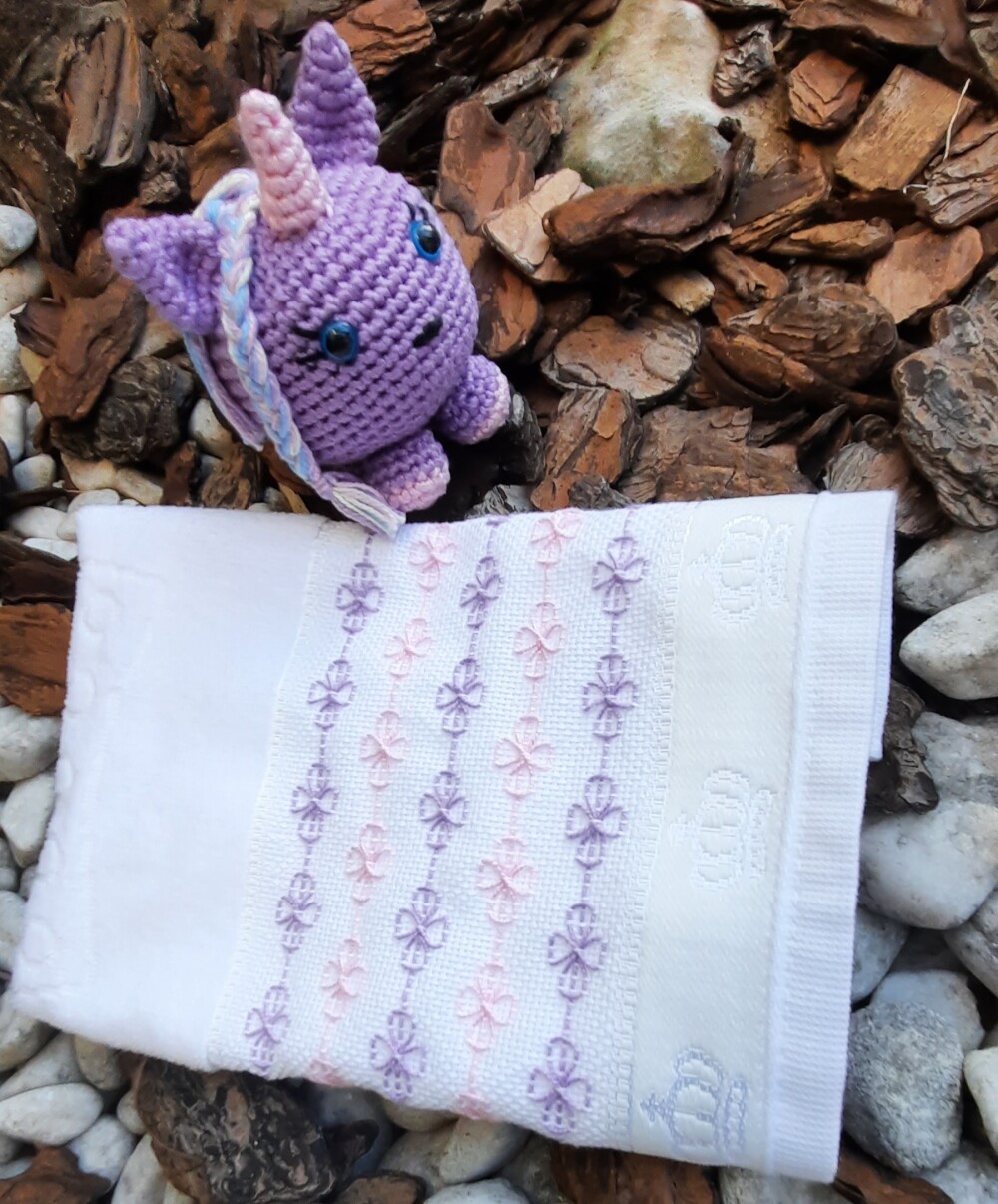 UNICÓRNIO AMIGURUMI + TOALHA LAVABO BORDADA - KIT INFANTIL