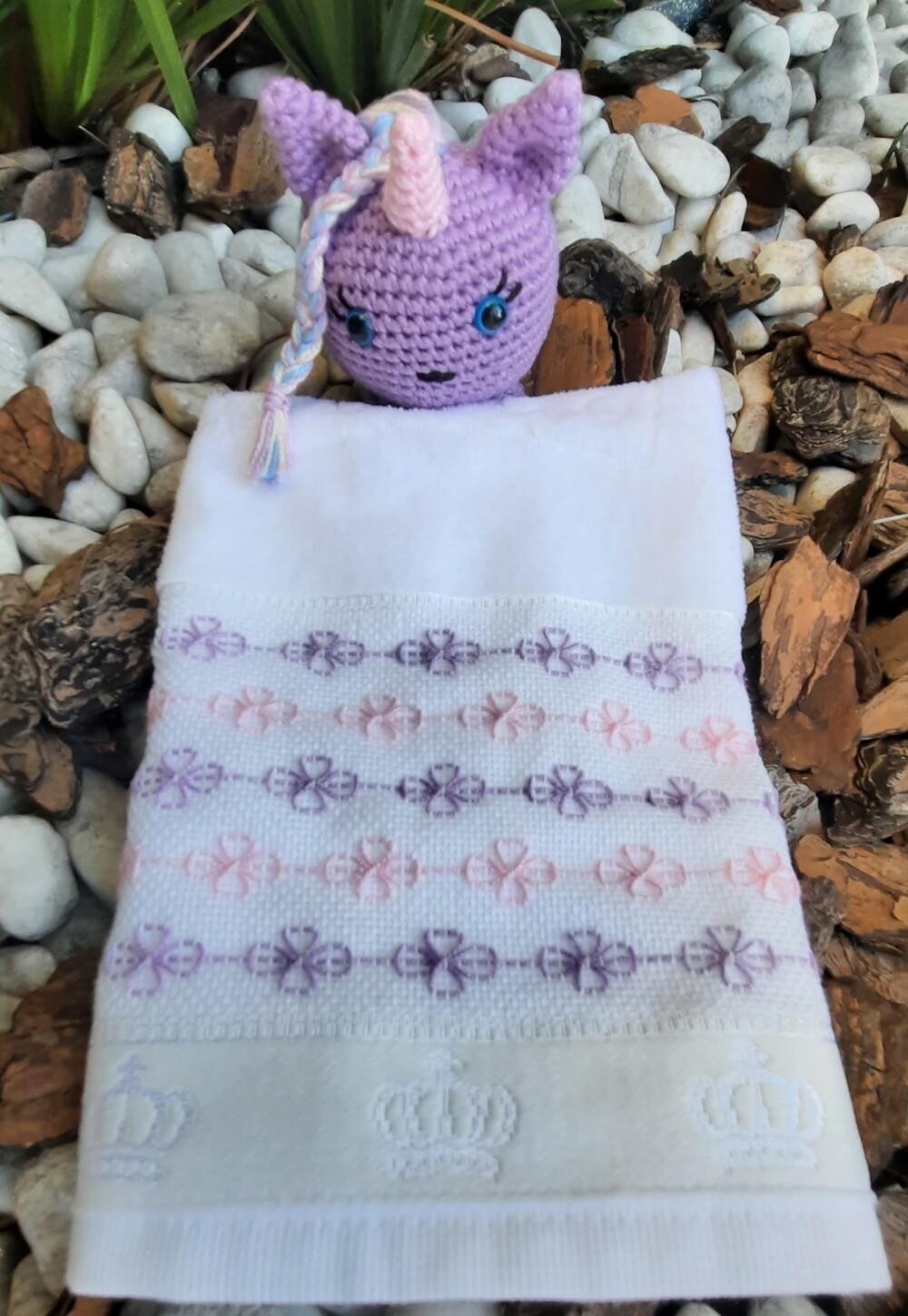 UNICÓRNIO AMIGURUMI + TOALHA LAVABO BORDADA - KIT INFANTIL