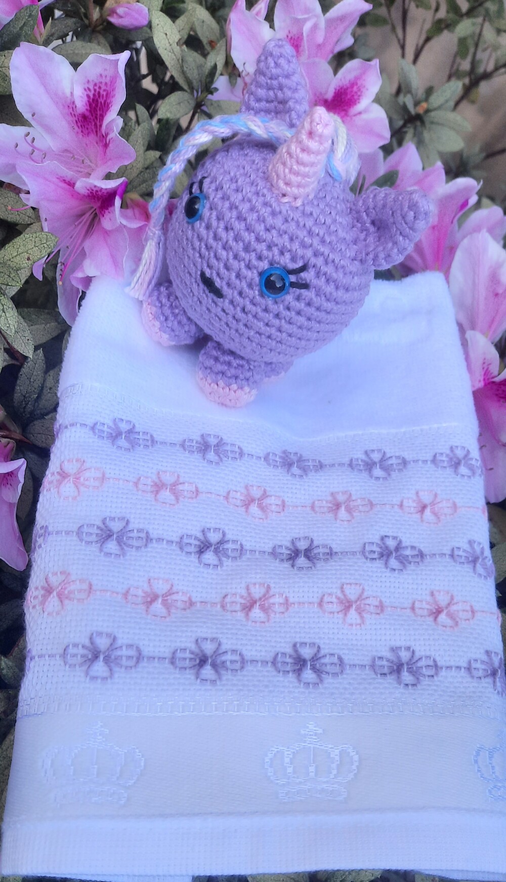 UNICÓRNIO AMIGURUMI + TOALHA LAVABO BORDADA - KIT INFANTIL