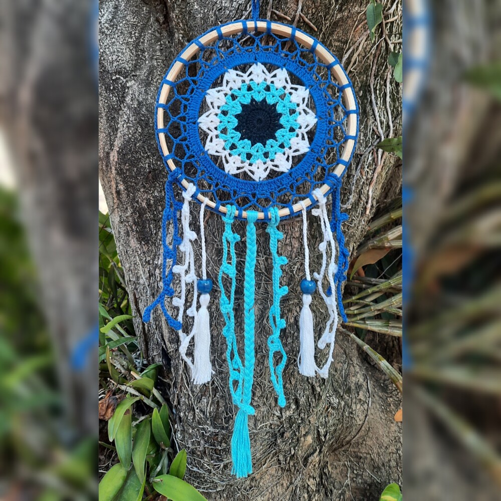 Mandala Decorativa em Crochê com Tons Azuis