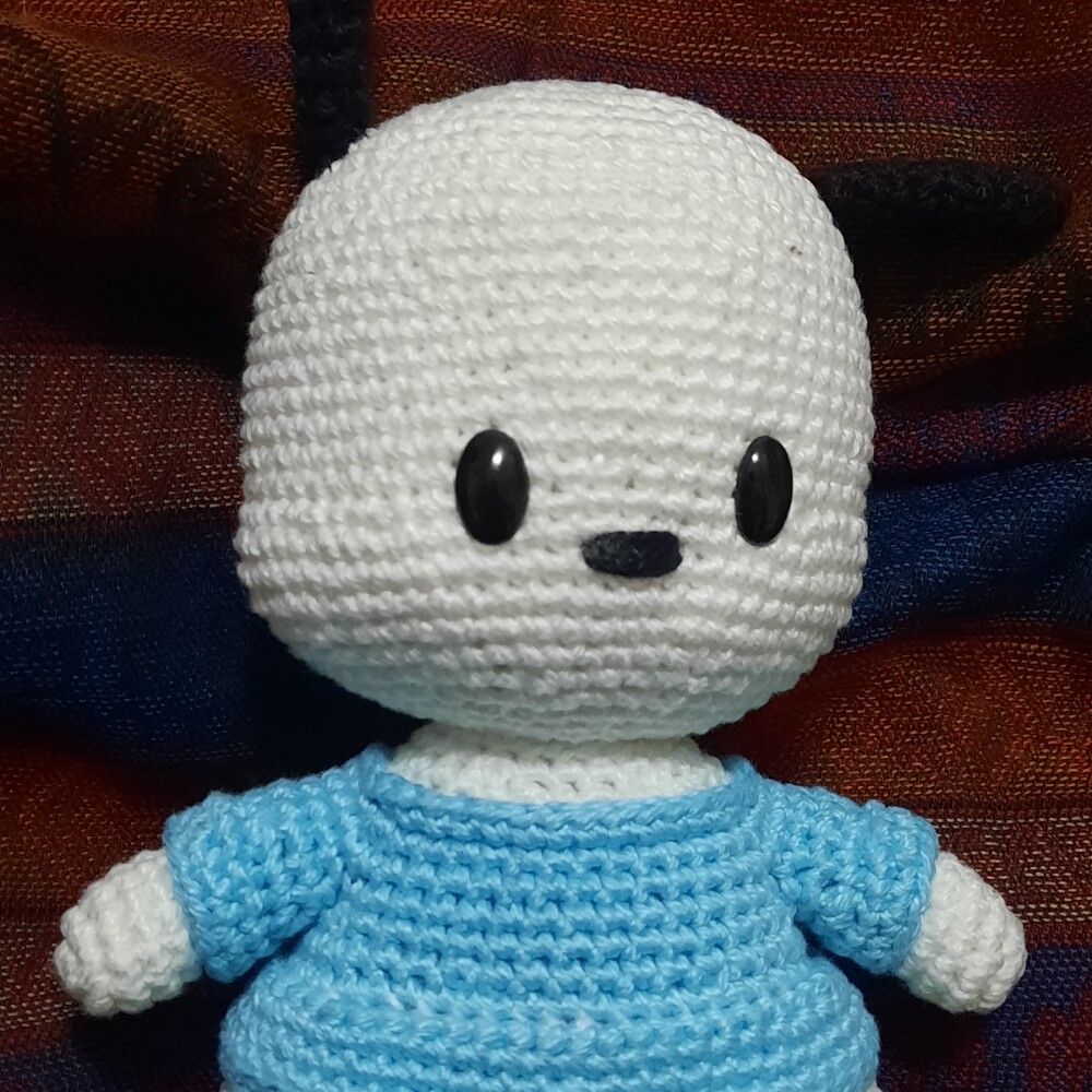 POCHACCO AMIGURUMI corpo branco e roupa azul /SANRIO/PERSONAGEM/M