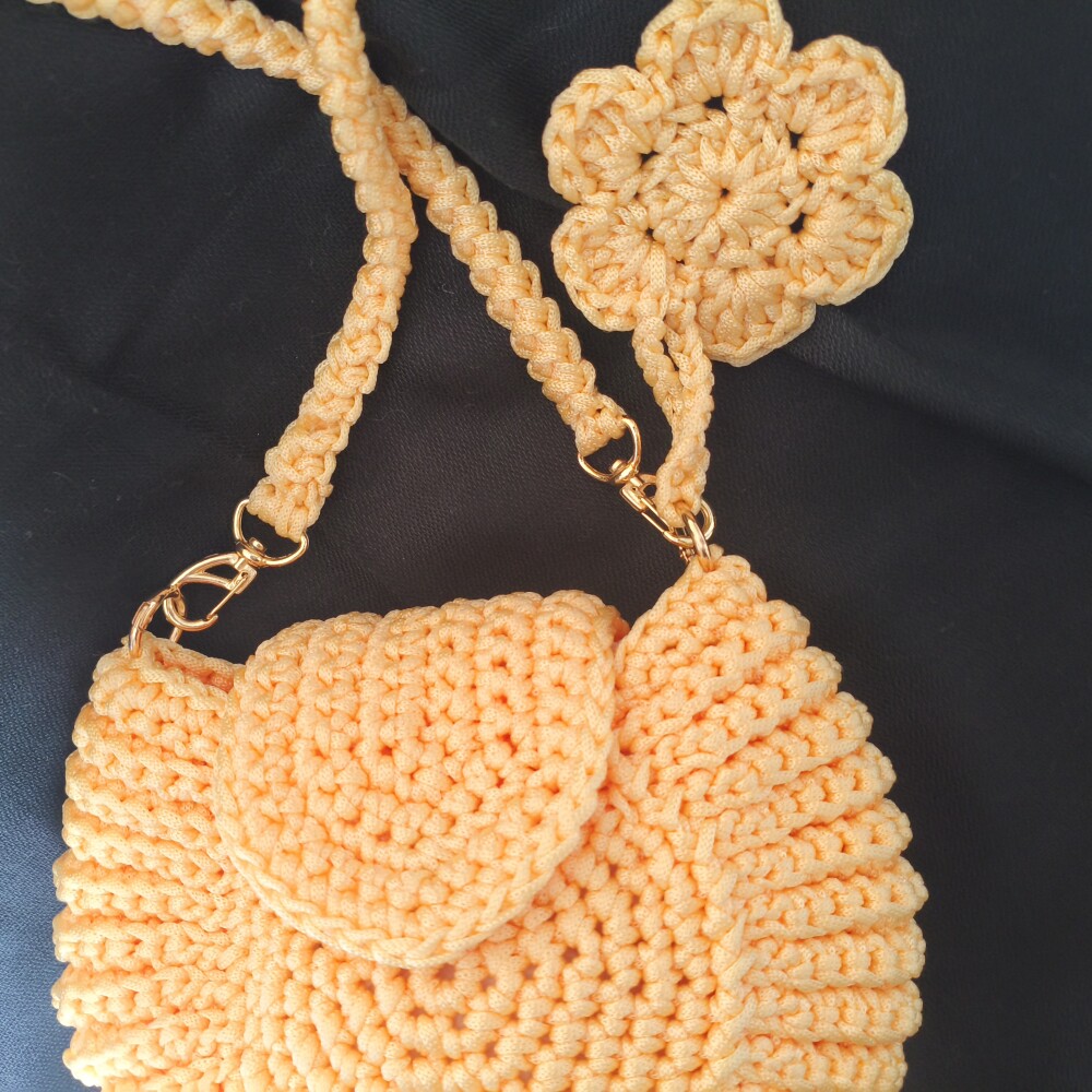 Bolsa na cor Porcelana/Amarela Clara de Crochê em Fio Náutico