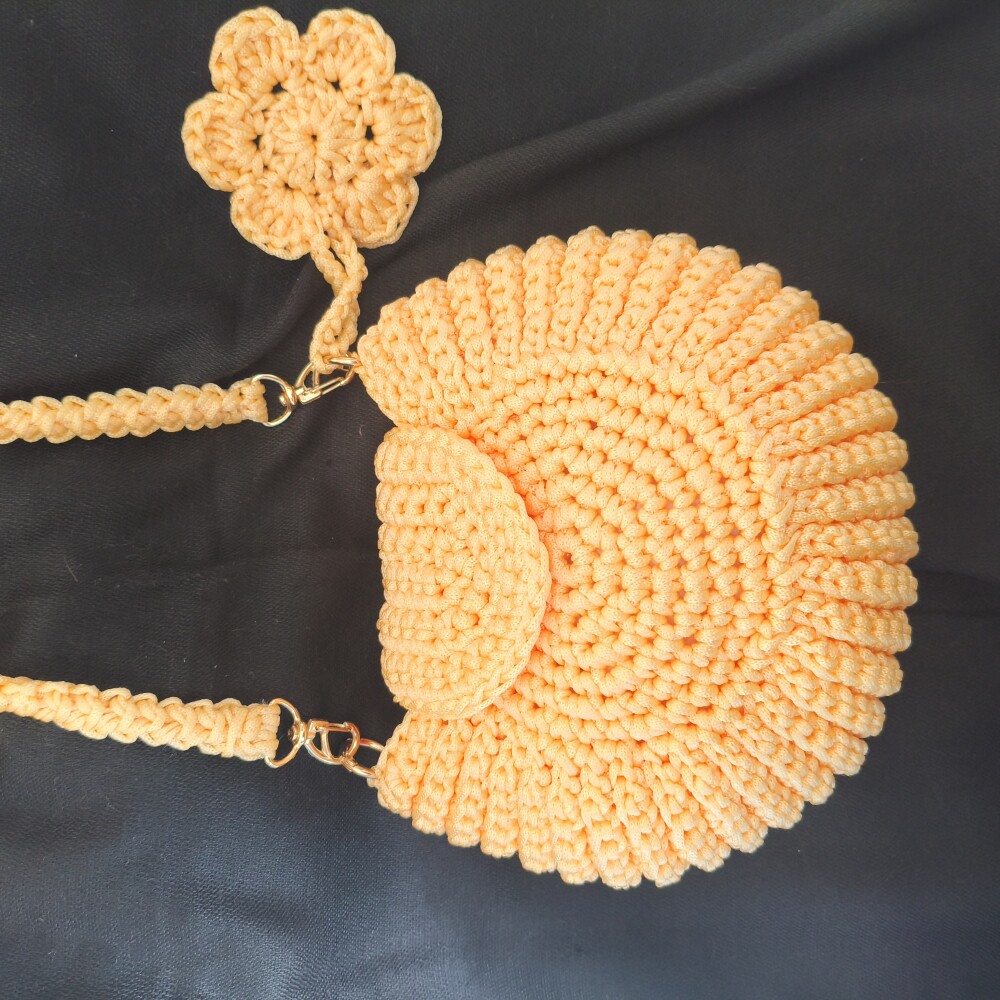 Bolsa na cor Porcelana/Amarela Clara de Crochê em Fio Náutico