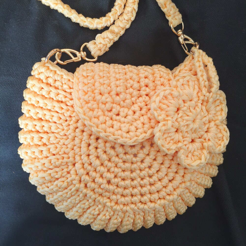 Bolsa na cor Porcelana/Amarela Clara de Crochê em Fio Náutico