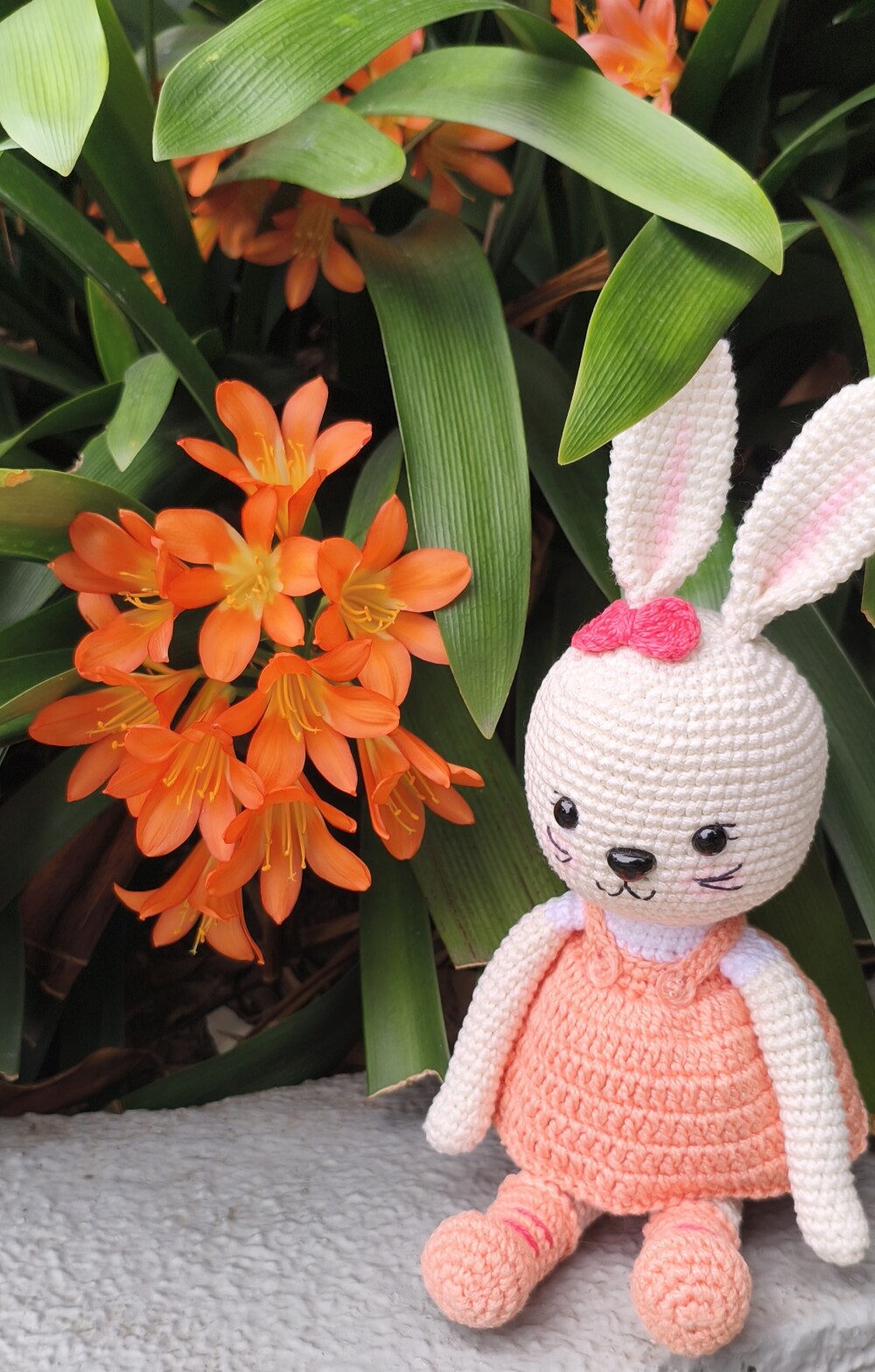 COELHINHA VESTIDO SALMÃO E LACINHO AMIGURUMI /CROCHE/CRIANÇA/BE