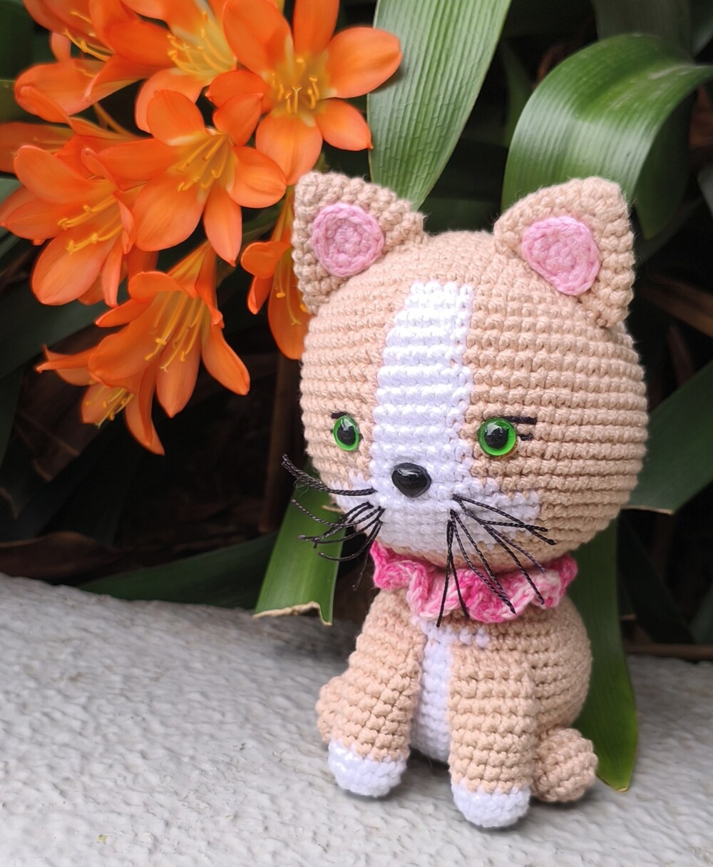 Gatinha Amigurumi Babado Rosa Olhos Verdes/Criança/Bebe/Amigurum