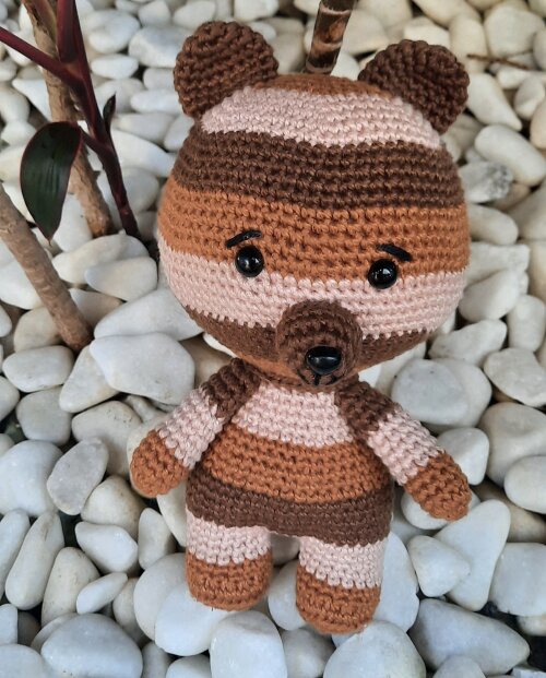 URSINHO AMIGURUMI LISTRAS MARROM