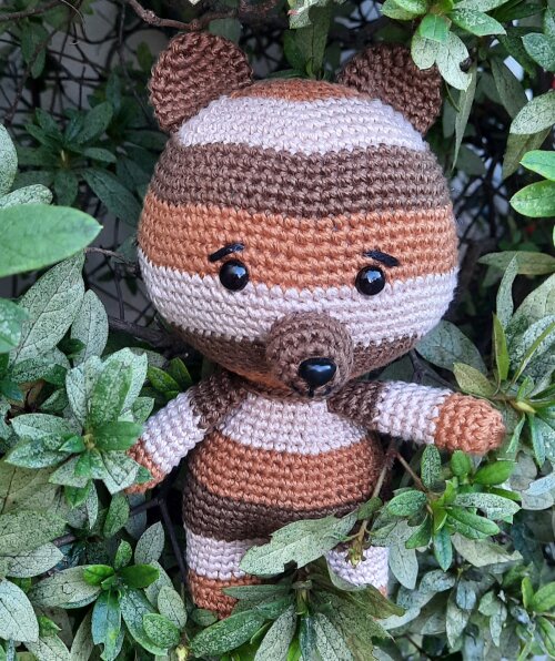 URSINHO AMIGURUMI LISTRAS MARROM
