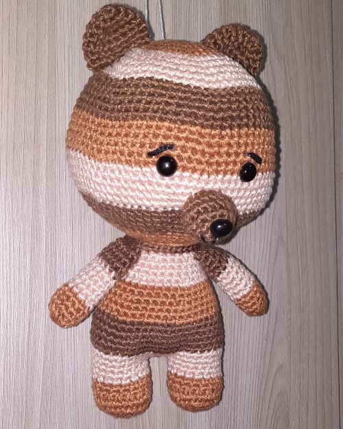 URSINHO AMIGURUMI LISTRAS MARROM