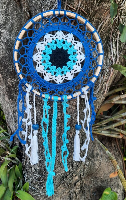 Mandala Decorativa em Crochê com Tons Azuis