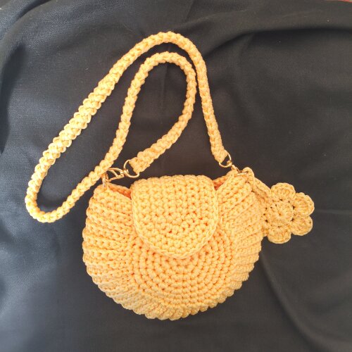 Bolsa na cor Porcelana/Amarela Clara de Crochê em Fio Náutico