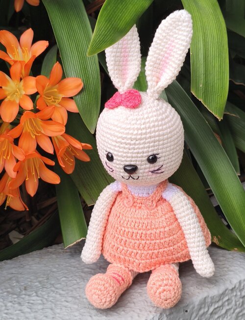 COELHINHA VESTIDO SALMÃO E LACINHO AMIGURUMI /CROCHE/CRIANÇA/BEBE