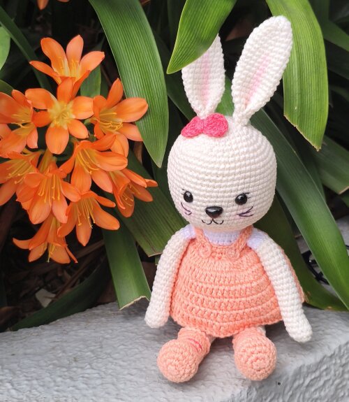 COELHINHA VESTIDO SALMÃO E LACINHO AMIGURUMI /CROCHE/CRIANÇA/BE