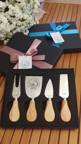Kit Queijo 4 Peças em Estojo de Papelão com Berço de Espuma