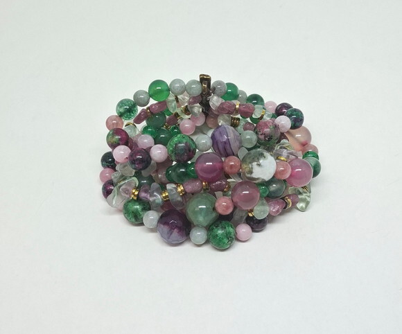 Bracelete em Pedras Naturais com Sete Voltas