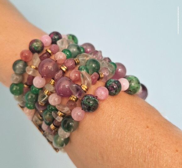 Bracelete em Pedras Naturais com Sete Voltas