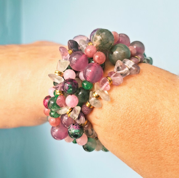 Bracelete em Pedras Naturais com Sete Voltas