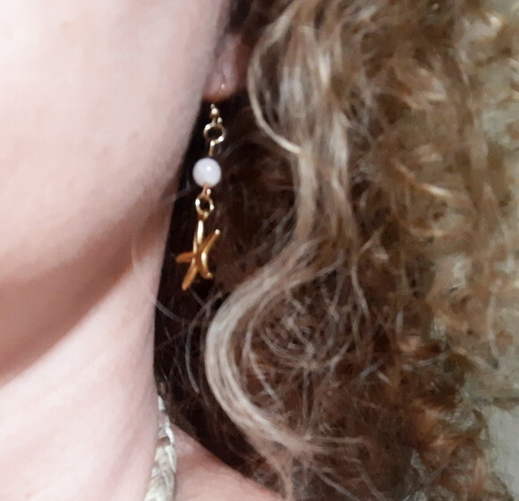Brinco em Quartzo Rosa e Aço Inoxidável Dourado
