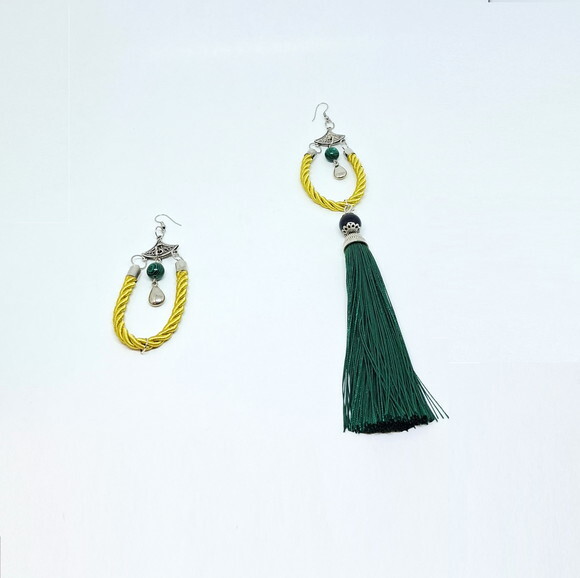 Brinco Longo em Tassel Verde, Corda Dourada e Resina