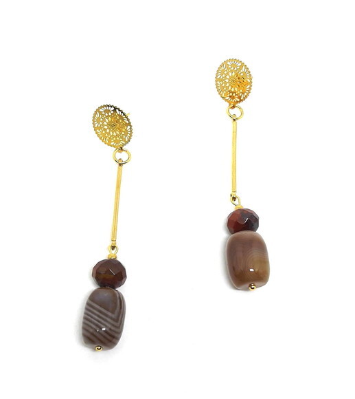Brincos em aço inoxidável dourado com pedras naturais