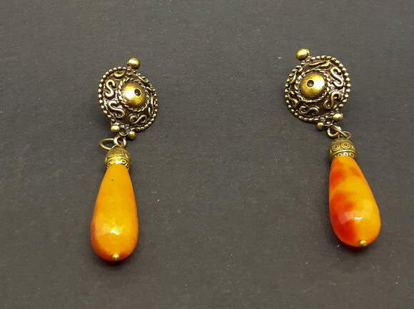 Brincos em estilo tibetano com jade opala de fogo