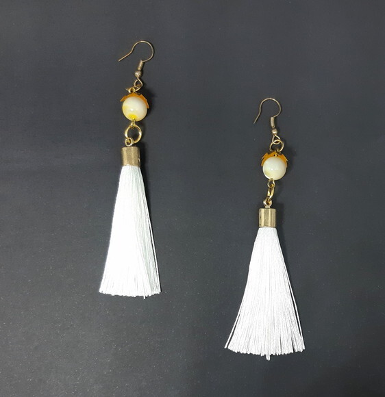 Brincos em Tassel, Peças Douradas e Madrepérola Natural