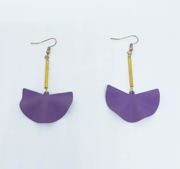 Brincos Em Tubinho De Acrílico Dourado E Leque Lilás