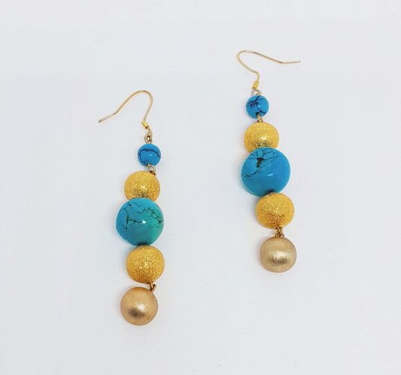 Brincos em Turquesa com Bolas Banhadas a Ouro.