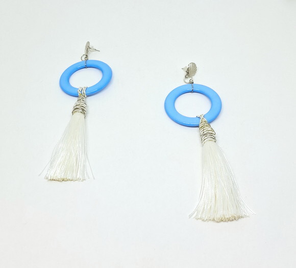 Brincos Longos em Tassel Branco e Resina Azul