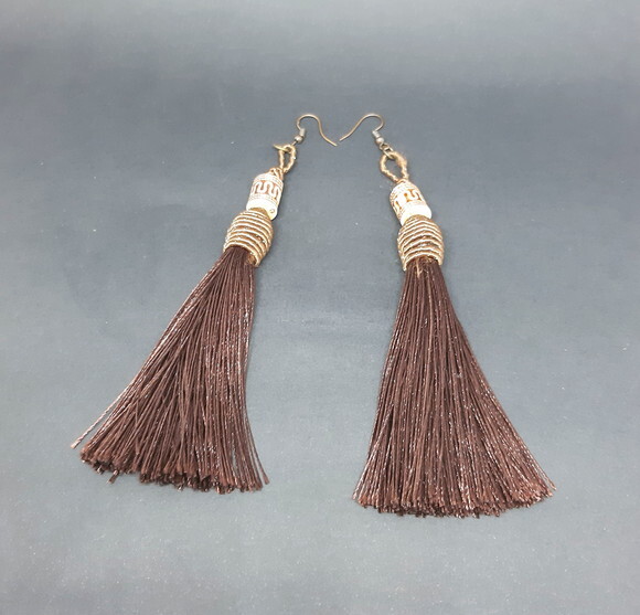 Brincos Longos em Tassel Chocolate e Ouro Velho