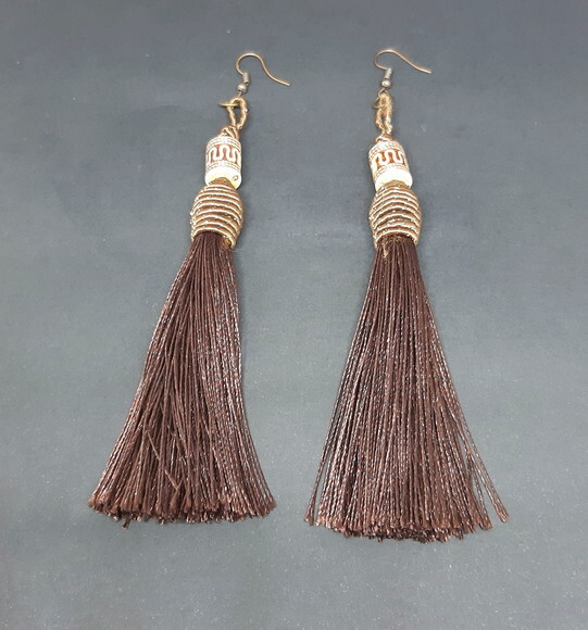 Brincos Longos em Tassel Chocolate e Ouro Velho
