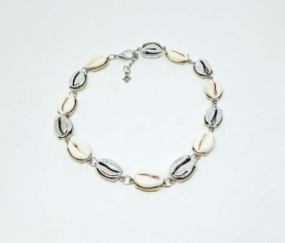 Colar Choker em Búzios Naturais e Búzios Prateados
