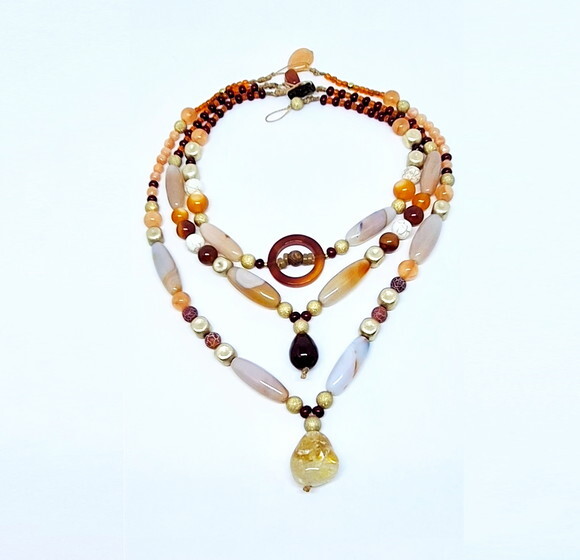 Colar Choker em Ágata, Howlita, Olho de Gato e Folheados